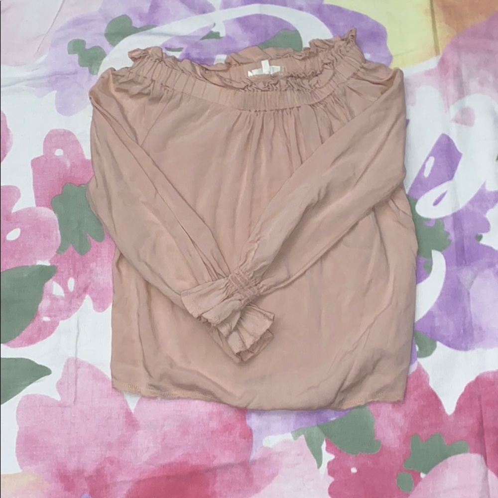 Beige ruffled shirt 🌞
